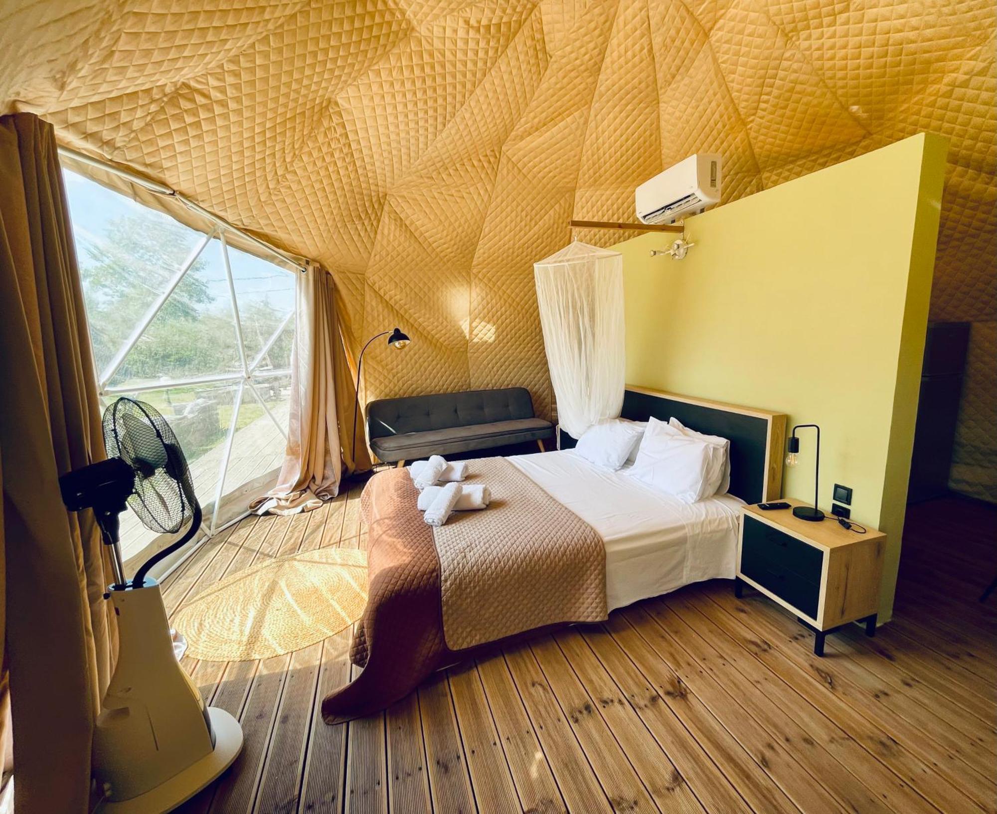 מלון ווניטסה Manna Gea Glamping Domes מראה חיצוני תמונה