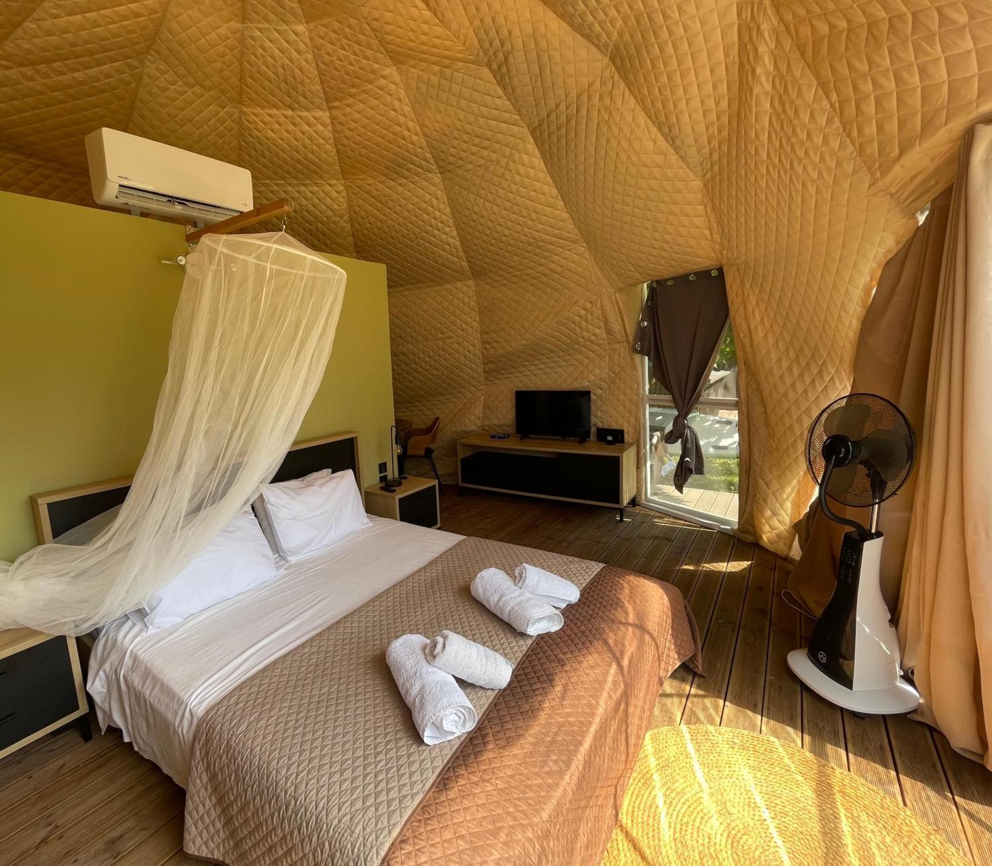 מלון ווניטסה Manna Gea Glamping Domes מראה חיצוני תמונה